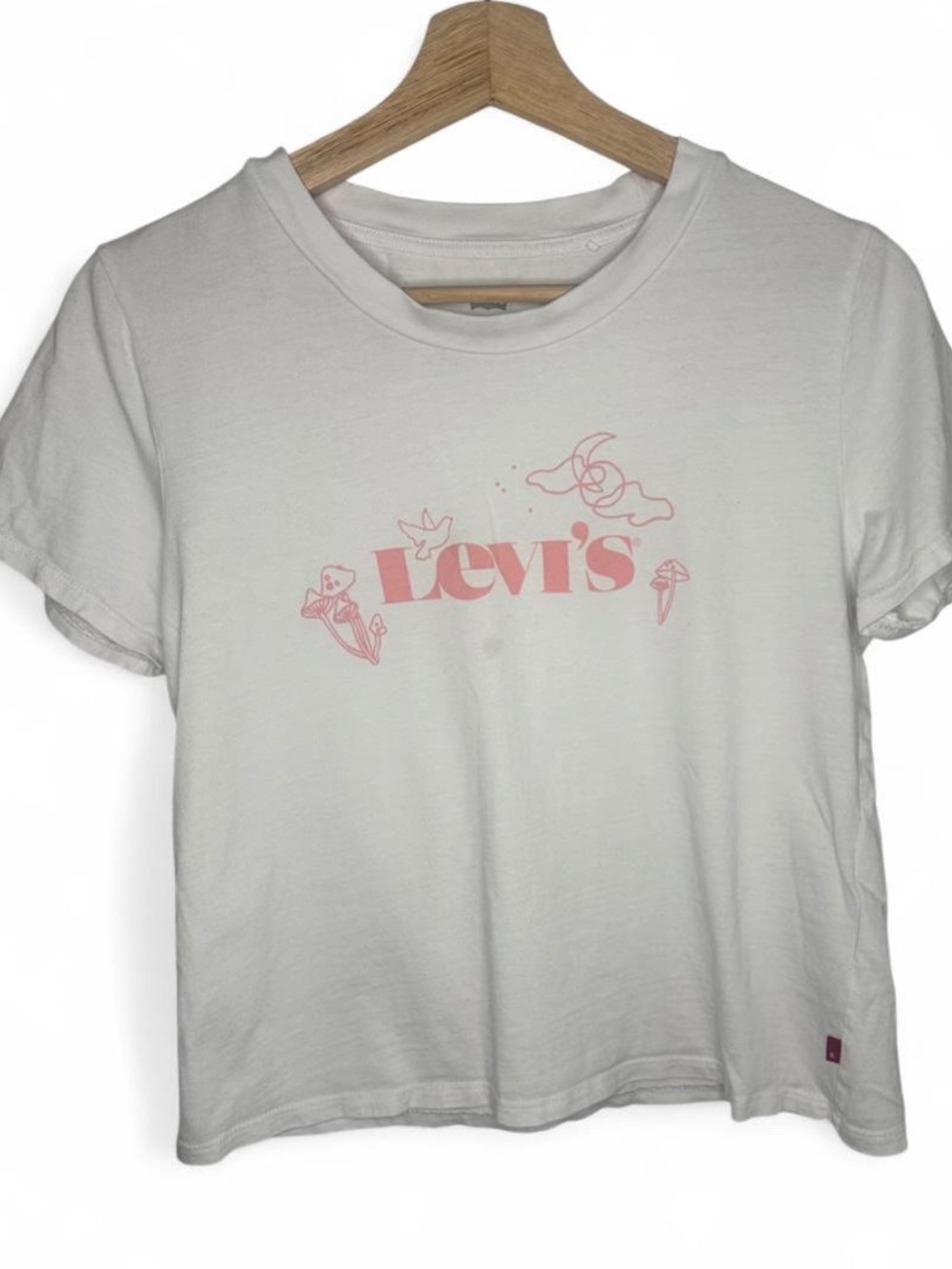Levi's Graphic Short Sleeve Tee in White & Pink Size Small
